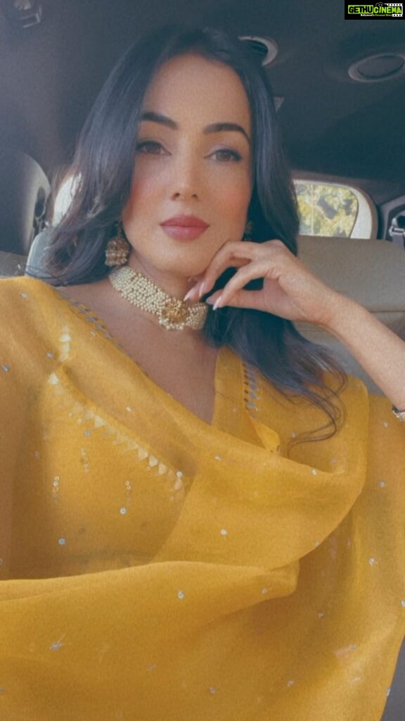 Sonal Chauhan Instagram - Who will get the Pot of Gold at the end of the rainbow 🌈✨ . . . . . . . . . . . . . . . . . Wearing @priyalprakashhouseofdesign Via @dipublicrelations Styled by @rashmitathapa Jewellery by @houseofqc #gold #rainbow #potofgold #sonalchauhan #sonalchauhanreels #love #reels #reelsinstagram