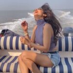 Sonal Chauhan Instagram - Arriving into the weekend like …..💜😆💜 #sonalchauhan #sonalchauhanreels #love #random #fun #reels