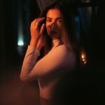 Sonal Chauhan Instagram - ☀️🩷🌙 . . . . . . . . . . . . . . . . . . . . . . . . 📸 @stargaze.404 #love #sonalchauhan #sun #shadow #color #gold