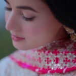 Sonal Chauhan Instagram - सुनो 🩷 . . . . . . . . . . . . . . . . . . Outfit @faabiianaofficial @oneinfinite_ Earrings @mortantra @spiffypublicrelations Stylist @d_devraj 🎥 @dieppj #love #sonalchauhan #reelsinstagram #sonalchauhanreels