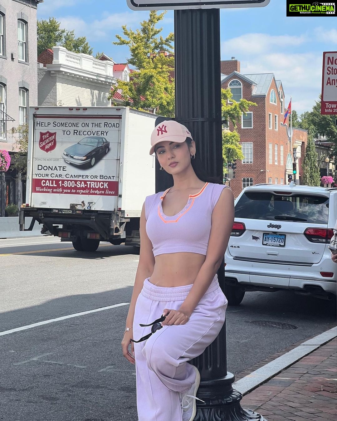 Sonal Chauhan Instagram - Kinda obsessed…..💜👄🍭 . . . . . . . . . . . 📸 @himanichauhan #washington #dc #sonalchauhan #love #travel M Street, Georgetown