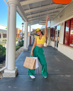 Sonal Chauhan Instagram - Hello Yellow … pretty fellow 💛🐸🐣 . . . . . . . . . . . . . . . . . . . . . . 📸 @himanichauhan #love #sonalchauhan #laduree #washington #washingtondc #dayout #usa #travel #yellow #ootd #hat Washington D.C.