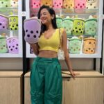 Sonal Chauhan Instagram - Green or Yellow??? Or should I stick to pastels ? 🍭🧋🍭 . . . . . . . . . . . 📸 @himanichauhan #washington #dc #sonalchauhan #love #travel #boba #bobatea #september Washington D.C.