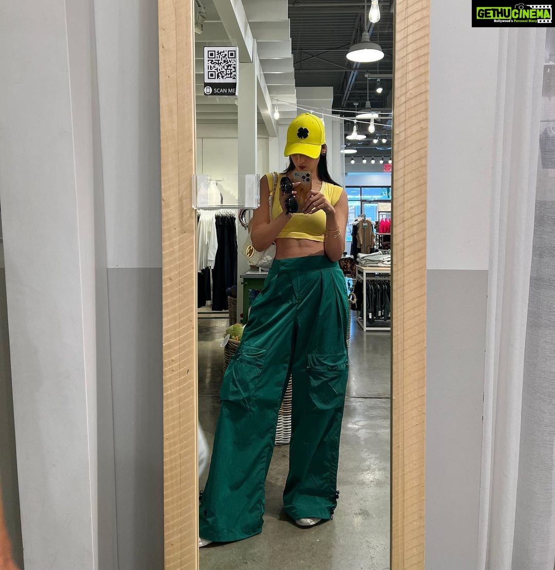 Sonal Chauhan Instagram - Green or Yellow??? Or should I stick to pastels ? 🍭🧋🍭 . . . . . . . . . . . 📸 @himanichauhan #washington #dc #sonalchauhan #love #travel #boba #bobatea #september Washington D.C.