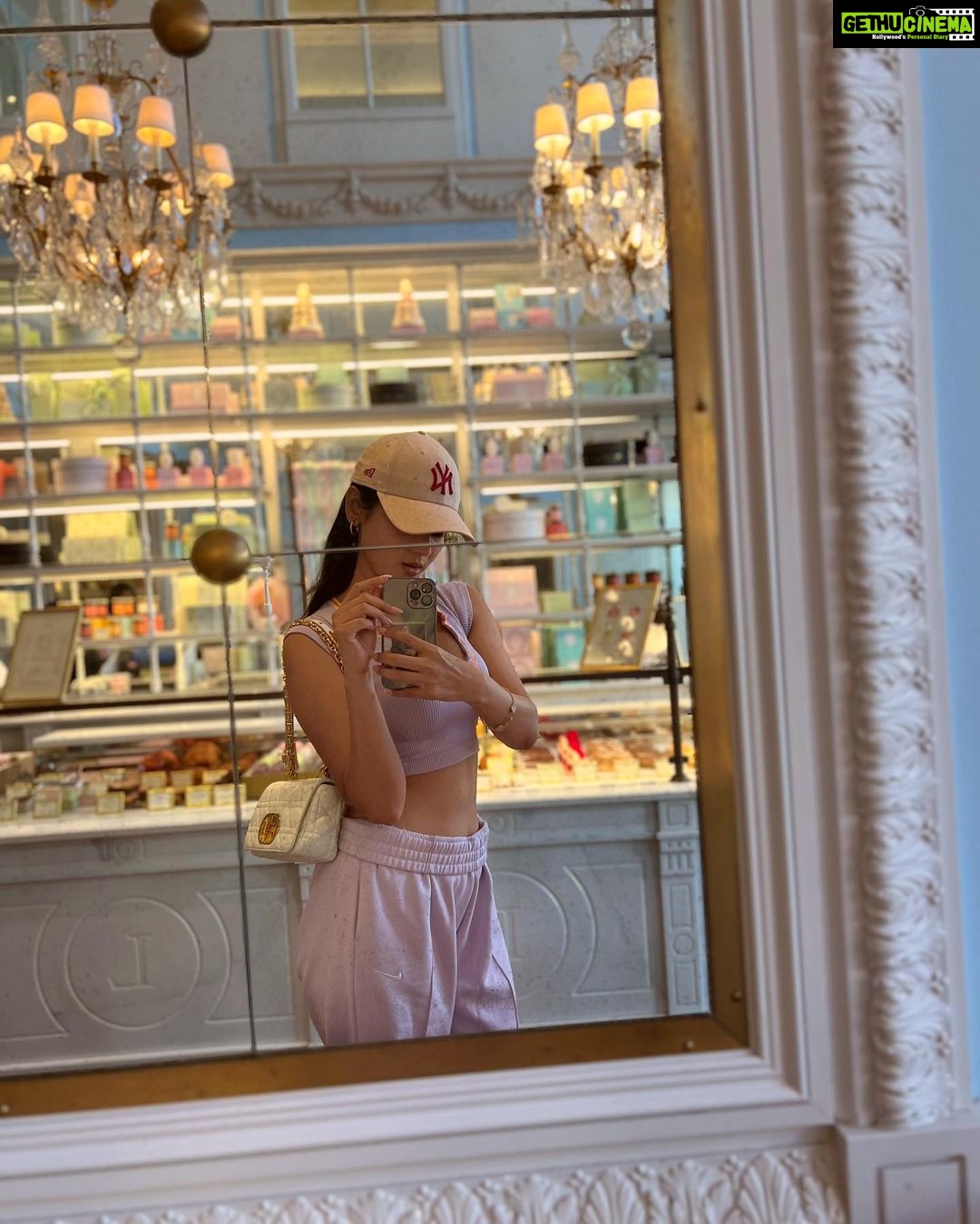 Sonal Chauhan Instagram - Kinda obsessed…..💜👄🍭 . . . . . . . . . . . 📸 @himanichauhan #washington #dc #sonalchauhan #love #travel M Street, Georgetown