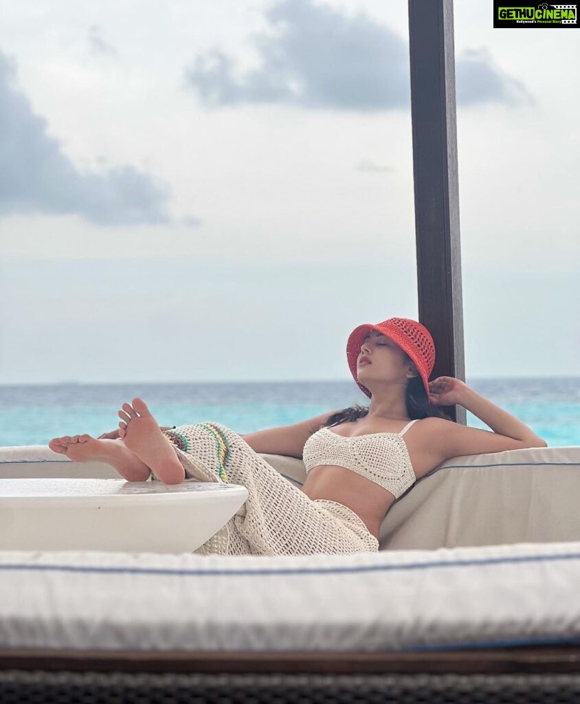 Sonal Chauhan Instagram - How much of Maldives is too much of Maldives ??? 🐬🫶🏻🐬 . . . . . . . . . . . . . . . . . . 📸 @himanichauhan #love #laughter #wmaldives #sonalchauhan #sea #mermaid #beach #ocean W Maldives