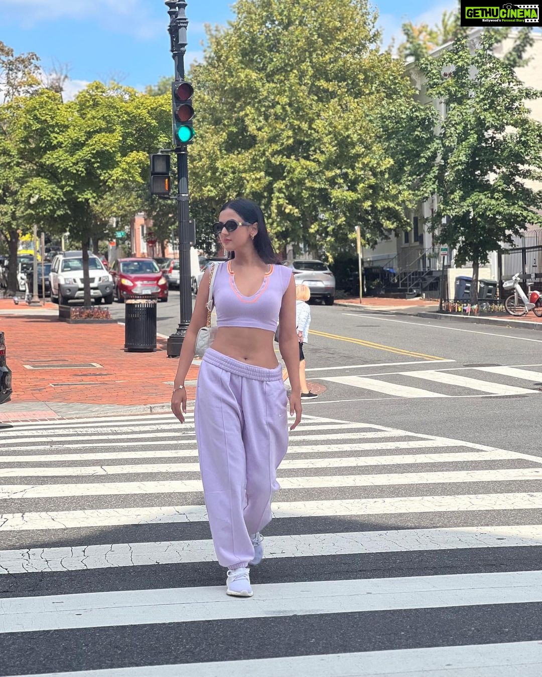 Sonal Chauhan Instagram - Day out 🍬✌🏻🍬 . . . . . . . . . . . . . . . . . . . . . . 📸 @himanichauhan #love #sonalchauhan #laduree #washington #washingtondc #dayout #usa #travel M Street, Georgetown