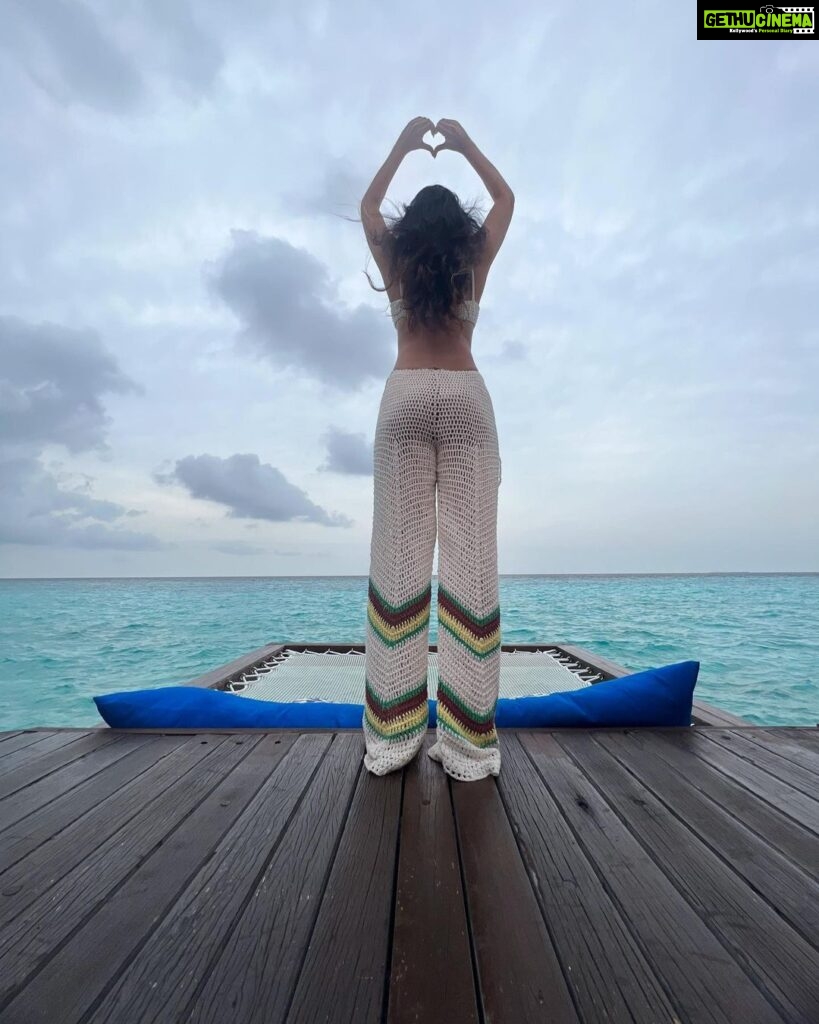 Sonal Chauhan Instagram - Hey Saturday !!! 🐬🫶🏻🐬 . . . . . . . . . . . . . . . . . . 📸 @himanichauhan #love #laughter #wmaldives #sonalchauhan #sea #mermaid #beach #ocean #saturday W Maldives