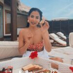 Sonal Chauhan Instagram - All day…. Everyday 🦈🧜‍♀️🍓 . . . . . . . . . . . . . . 📸 @himanichauhan #love #sonalchauhan #gold #maldives #wmaldives #pool #ocean #floatingbreakfast W Maldives