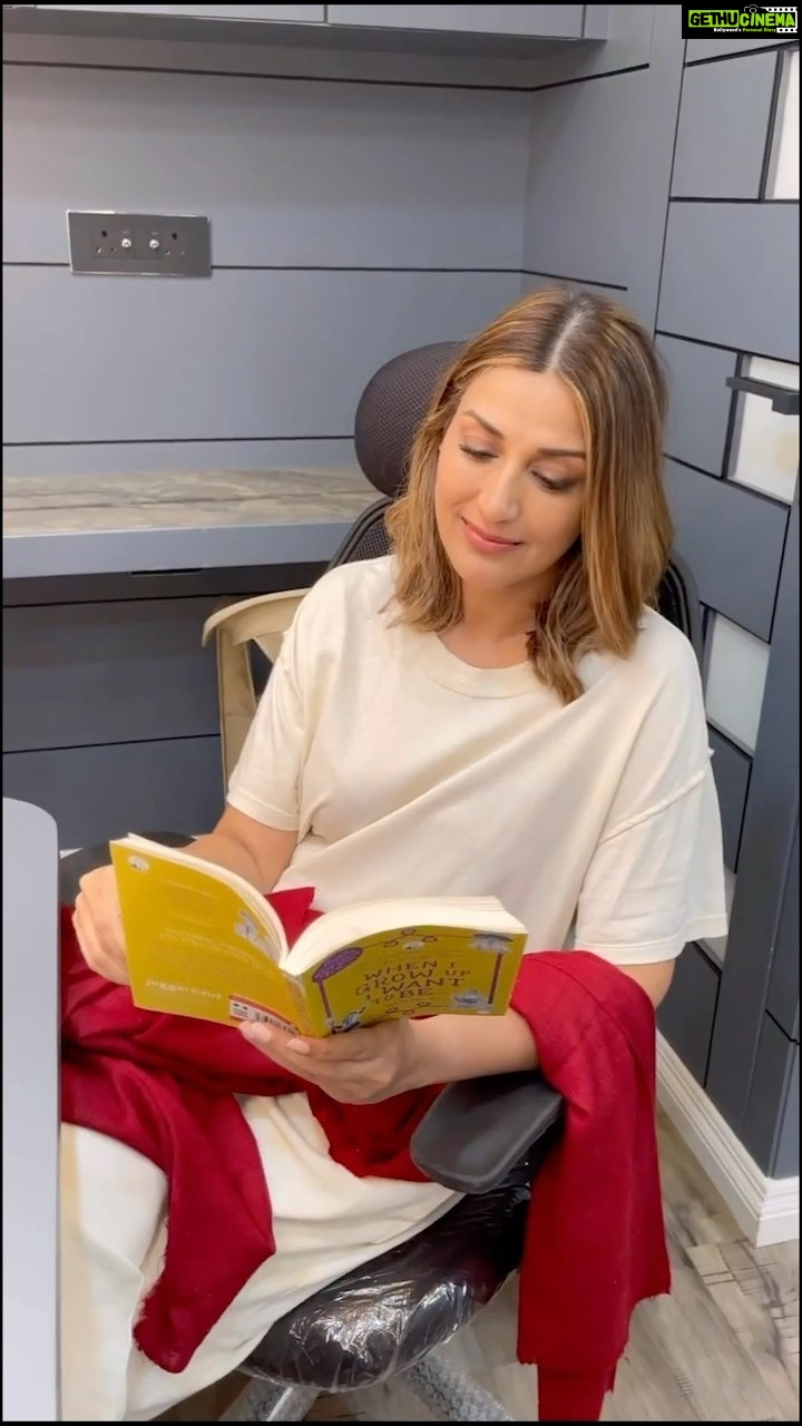 Sonali Bendre Instagram - 'Read a book’ day????? But isn’t that every day! 😋📚