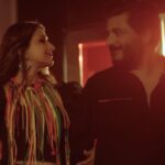 Sonali Bendre Instagram - Sonali Bendre and Goldie Behl charm with their presence on the sets of #Satrangi. Speaking of Pride, the couple comment “The sooner we normalise different preferences and include love for everybody no matter whom they choose to love, the better we’ll be as a society.” @iamsonalibendre @goldiebehl Music: @burudumusic Styling: @mohitrai Assisted by: @shubhi.kumar Directed by: @siddharthjain911 HMU: @danielbaueracademy Jewellery: @renuoberoiluxuryjewellery Location: @thecharcoalproject Decor: @thedramaqueen2012 Food: @imwholesome.india Executive producer: @adityajoshi20 Director of photography: @ujwalgupta_ Assistant Director: Nairita Thakurata 2nd camera operator: Mayur Salvi Production: @akanshamaheshwari__ #satrangi #pride #pridemonth #pridecampaign #pride2023 #celebration #colours #glory #fashion #flamboyance #drama #details #identity #community #fashionforward #original #abujanisandeepkhosla #gulabobyabusandeep #abujani #sandeepkhosla
