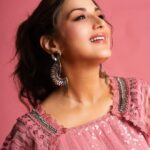 Sonali Bendre Instagram – All things pink! 🌸