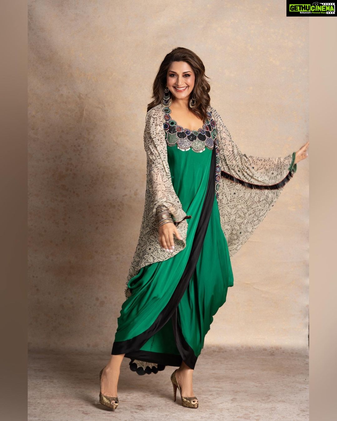Sonali Bendre Instagram - Another day. Another look. Another pose. 💚