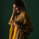 Sonali Bendre Instagram – Kajra Lagake, Gajra Sajake💛🌻

#IndiasBestDancer