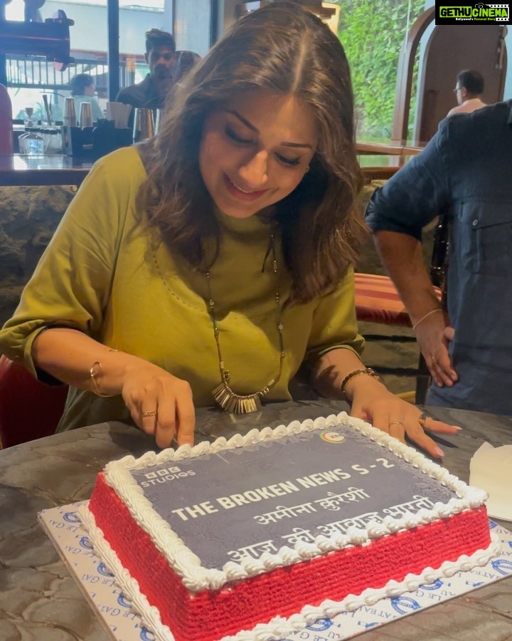 Sonali Bendre Instagram - And it's a wrap! 🎬 #TheBrokenNews Season 2 coming soon... Season 1 is streaming on @zee5 , go watch it if you haven't already! ❤️ @vinaywaikul @shriya.pilgaonkar @sanjeeta11 @jaideepahlawat @indraneilsengupta @taarukraina @gosamm @nimishalok @pragatideshmukh @bbcstudiosindia