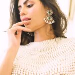Sonali Raut Instagram - The world is your oyster. It’s up to you to find the pearls!!! Photography @ravi_bohra HUM @itsanukanwar Styling @kavita_sonchatra Pearl Necklace @dimplechawla12 Video edit @pranjali_nigudkar . . . . #actress #model #bollywood #hollywood #movie #fashion #photography #instagram #instagood #viral #new #follow #actresslife #like #s #cute #art #photoshoot #photooftheday #modellife #music #celebrity