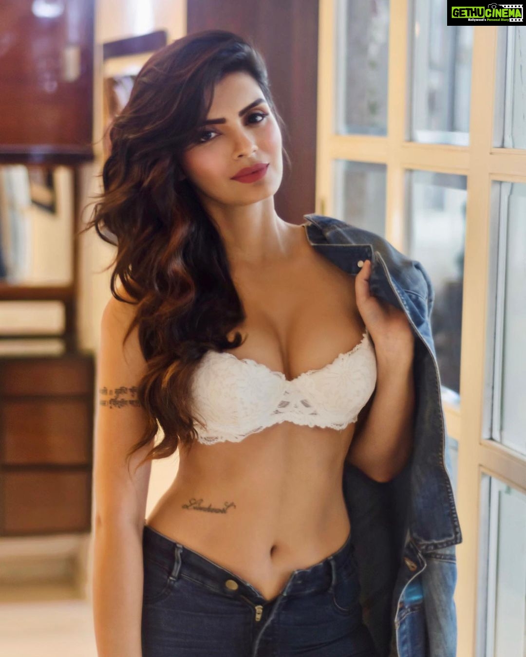 Sonali Raut - 60.1K Likes - Everyone said I could be anything, so I became sexy!!!
Photography @ravi_bohra
MUA @itsanukanwar
Styling @kavita_sonchatra
Edit @iamrahuljat
.
.
.
.
.
#model #fashion #photography #love #style #instagood #photooftheday #beauty #instagram #beautiful #like #follow #photo #art #photoshoot #picoftheday #modeling #portrait #cute #girl #photographer #happy #smile #likeforlikes #me #myself #makeup #bhfyp #nature #instadaily