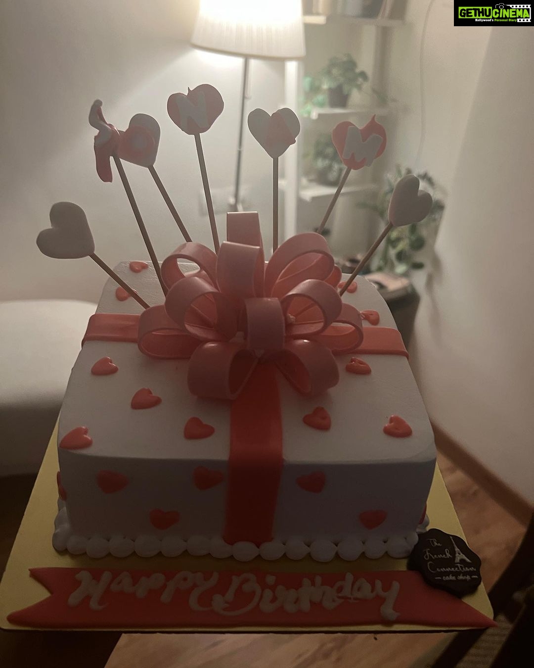 Sonam Bajwa Instagram - Thank you God for adding another beautiful and glorious year to my life 🤍 Thank you to each and every person who took out time to wish me. My day was special . Last picture was sent to me by my Mom which was taken on our 10th birthday ☺️
