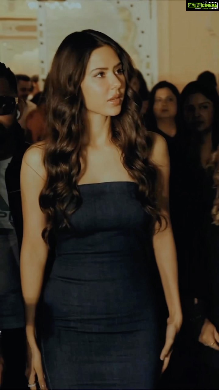 Sonam Bajwa Instagram - At the launch event of @adpl.india India’s pioneering IT-based garment manufacturing company, witnessed something truly out of this realm. @svnthpath a new world, a digital world is marking the beginning of the digital era. And DAMPTN, the digital fashion brand from Svnthpath. A revolution in tech and fashion is coming. EXPERIENCE THE GAME CHANGER , stay tuned ! @ianchit_arora @ramaarora @akshitaarora @damptn.01 #ad #ADPL #SVNTHPATH #DAMPTN #AR #VR #AI #Technology #Innovate #Initiate #Inspire #NewTech #Fashion #FashionTech #VirtualWorld #VRGLASS #gamechanger