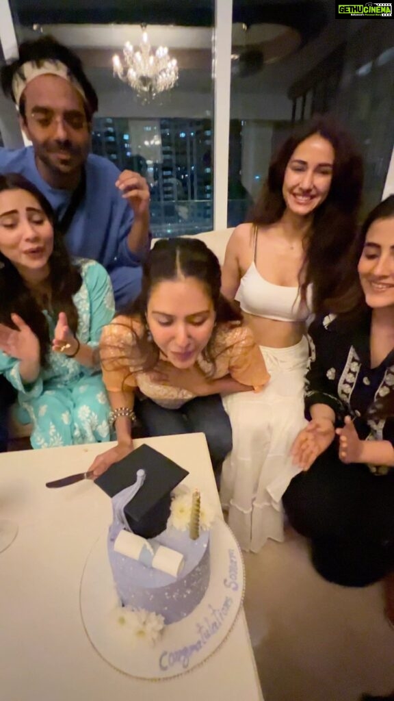Sonam Bajwa Instagram - GOD gave me enough reasons to celebrate and my @theentertainerstour family made it so much more special. I love you guys and so thankful for you all ❤️❤️❤️ @dishapatani @imouniroy @zarakhan (my gidha partner) @stebinben @aparshakti_khurana @udaysinghgauri @akshaykumar you were missed by all of us . And @nupursanon you are so beautiful inside out 🤍