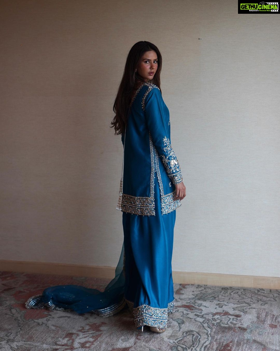 Sonam Bajwa Instagram - This look from @erumkhancouture for GGC premiere was by far my most favorite look. And If you see me repeat this look in the future Dont be surprised 🦋