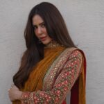 Sonam Bajwa Instagram – Aur kya dekhne ko baaqi hai, aap se dil laga ke dekh liya – Faiz Ahmad Faiz