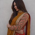 Sonam Bajwa Instagram – Aur kya dekhne ko baaqi hai, aap se dil laga ke dekh liya – Faiz Ahmad Faiz