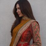 Sonam Bajwa Instagram – Aur kya dekhne ko baaqi hai, aap se dil laga ke dekh liya – Faiz Ahmad Faiz
