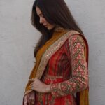 Sonam Bajwa Instagram – Aur kya dekhne ko baaqi hai, aap se dil laga ke dekh liya – Faiz Ahmad Faiz