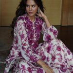 Sonam Bajwa Instagram - Wore @sachkiranbimbra for GGC promotions. Styled by me 🌝 Absolutely raw n unedited pictures