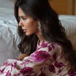 Sonam Bajwa Instagram - Wore @sachkiranbimbra for GGC promotions. Styled by me 🌝 Absolutely raw n unedited pictures