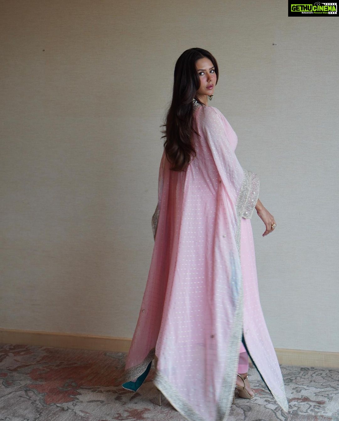 Sonam Bajwa Instagram - Wore @anantamofficial for GGC promotions. Make up @cocoballucci_ Hair @hairbyharrybajwa Styled by me 🌝