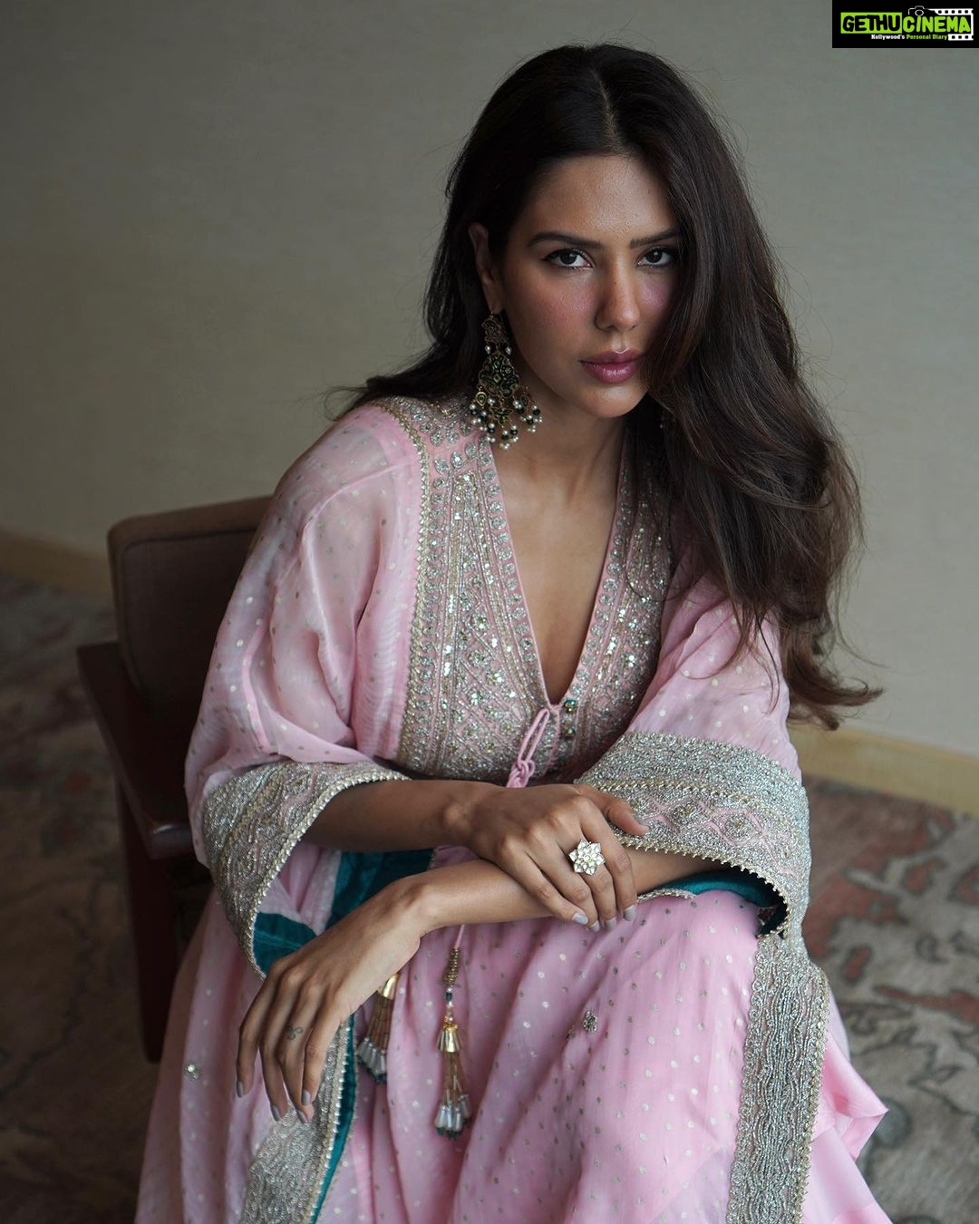 Sonam Bajwa Instagram - Wore @anantamofficial for GGC promotions. Make up @cocoballucci_ Hair @hairbyharrybajwa Styled by me 🌝