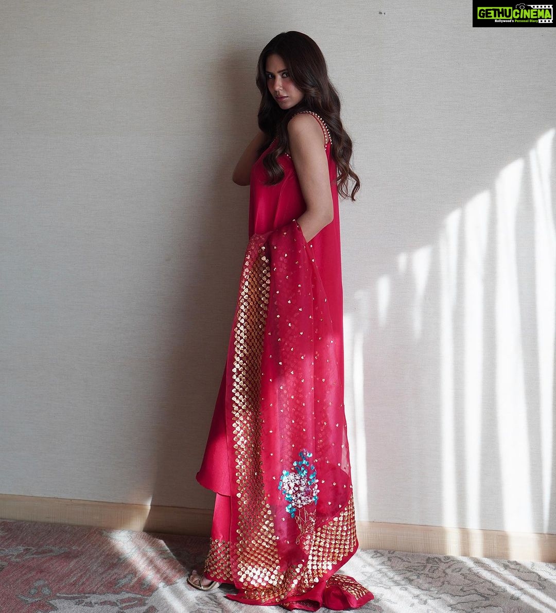 Sonam Bajwa Instagram - Carry on Jatta 3 running super successfully in cinemas near you. Thank you for your immense love and support to our film ❤️