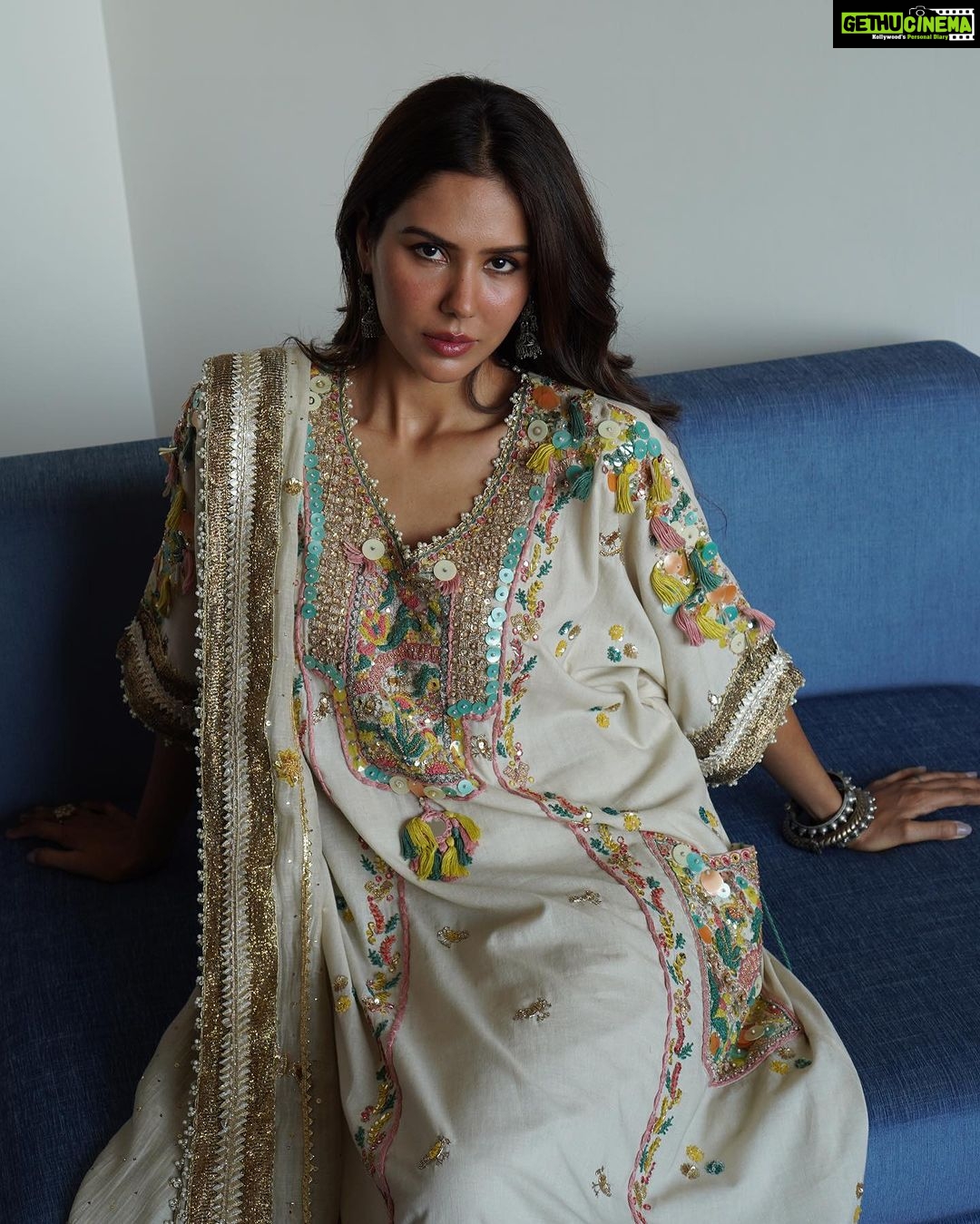 Sonam Bajwa Instagram - No edit , no touch ups….