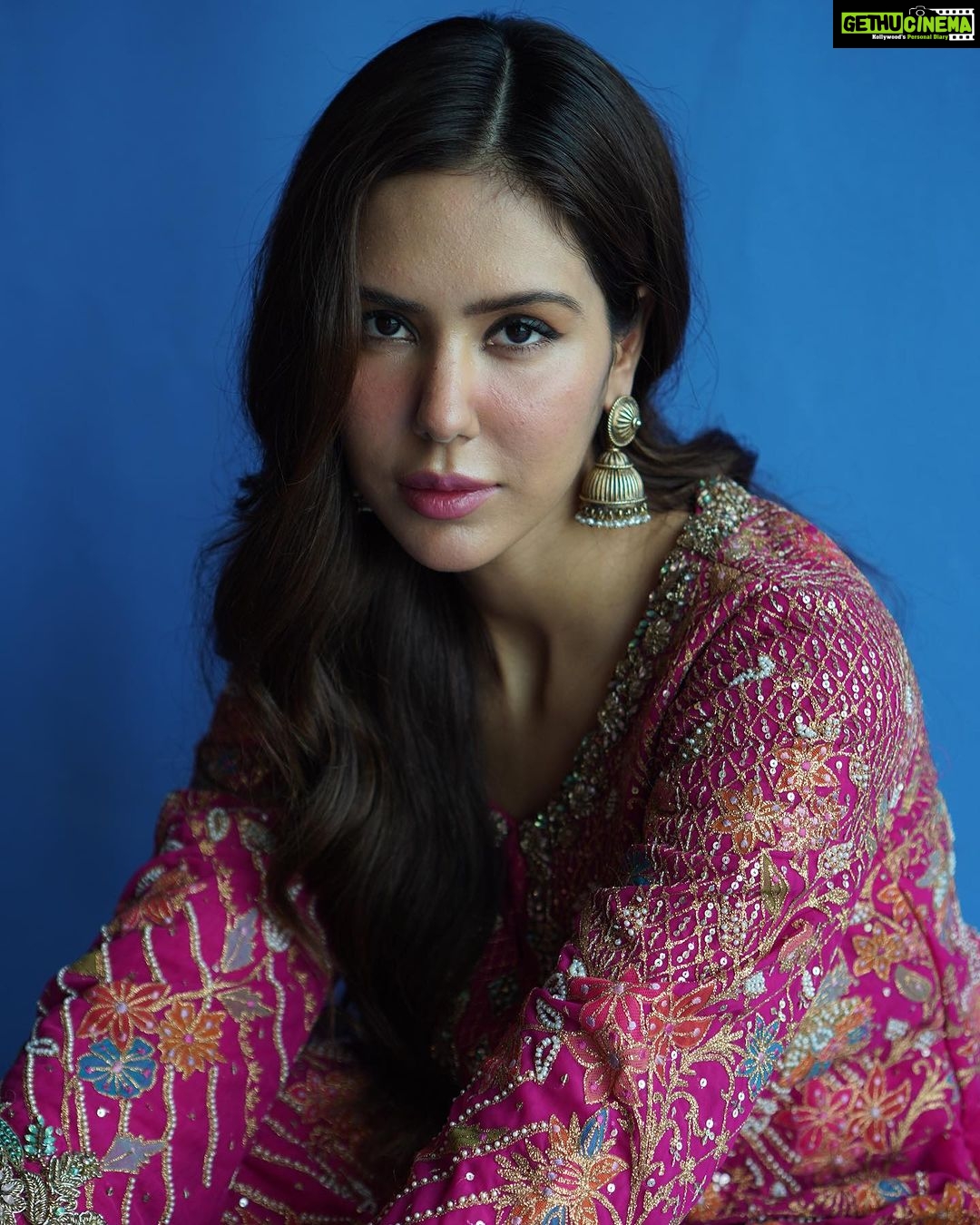 Sonam Bajwa Instagram - Upclose…. #zeroedit