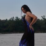 Sonam Bajwa Instagram – A few days ago …. The sunset was magical that day.
📸 @aviraj
HMU n styling by me 🌚