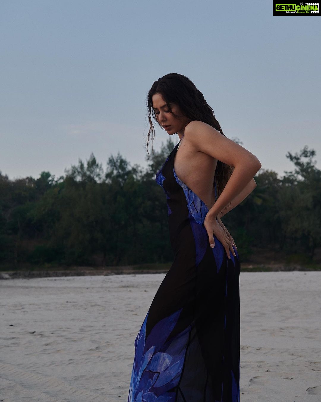 Sonam Bajwa Instagram - A few days ago …. The sunset was magical that day. 📸 @aviraj HMU n styling by me 🌚