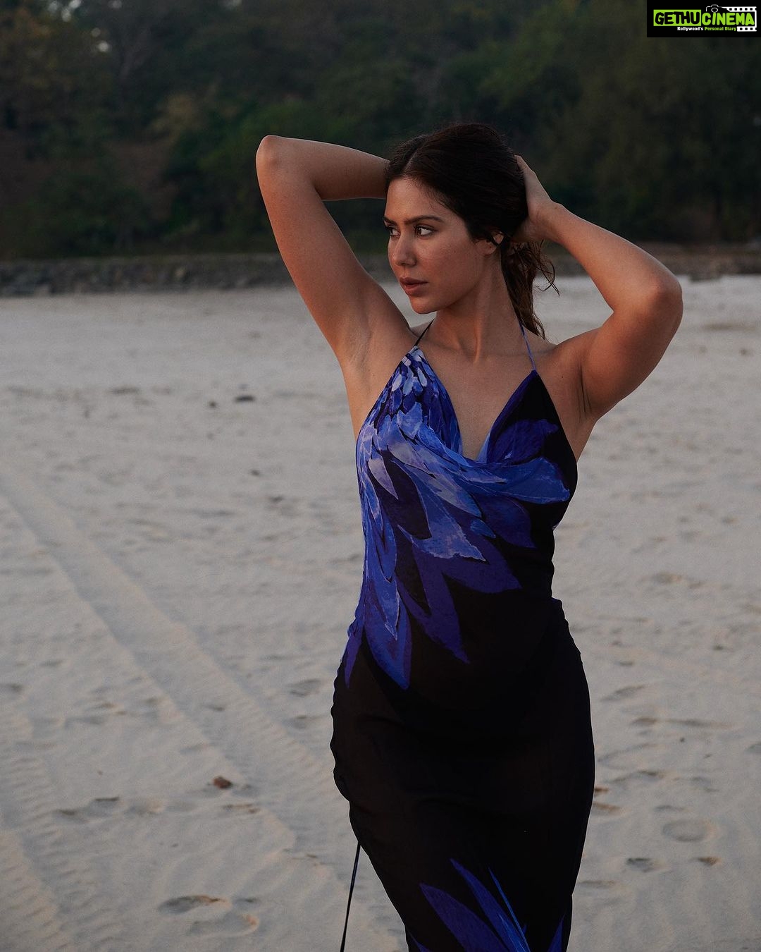 Sonam Bajwa Instagram - A few days ago …. The sunset was magical that day. 📸 @aviraj HMU n styling by me 🌚