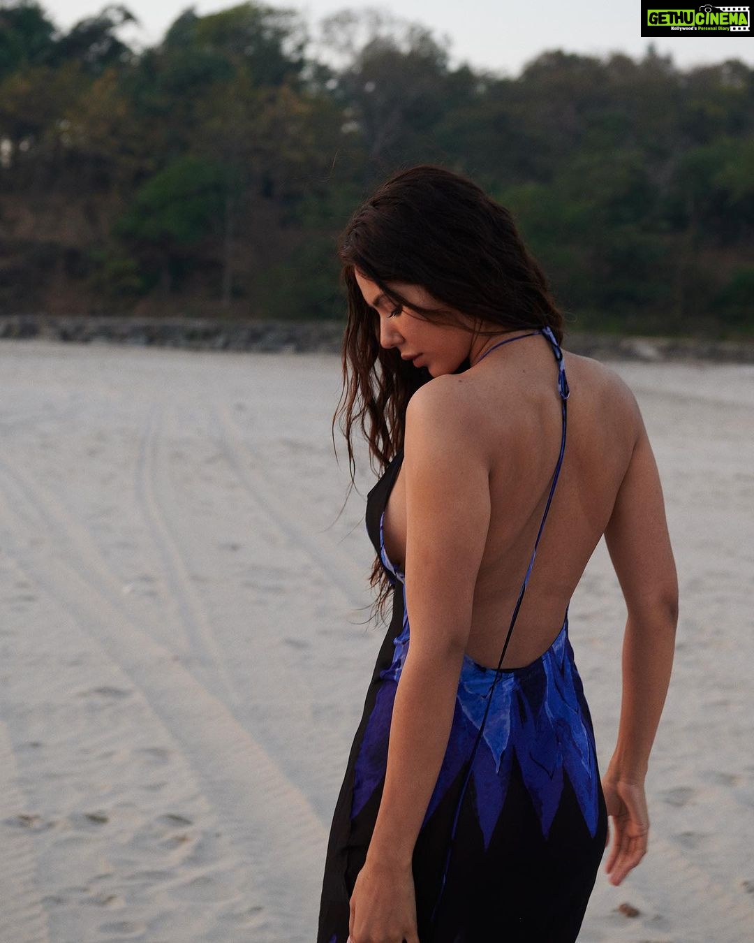 Sonam Bajwa Instagram - A few days ago …. The sunset was magical that day. 📸 @aviraj HMU n styling by me 🌚