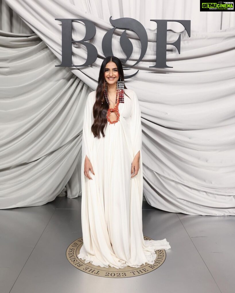 Sonam Kapoor Instagram - @sonamkapoor attends the #BoF500 Gala 2023. She gained recognition as a successful actress for her roles in “Raanjhanaa” and “Bhaag Milkha Bhaag,” which earned her various best actress nominations. She joined the BoF 500 index in 2013. Read her full profile in our #linkinbio. 📷 @gettyimages Shangri-La Paris