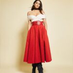 Sonam Kapoor Instagram - Painting the town red in Top : @khaite_ny Skirt and boots : @maisonalaia Styling : @rheakapoor @abhilashatd Styling intern : @niyati.__ Hair and make up : @namratasoni Photography: @thehouseofpixels @vaishnavpraveen Mumbai, Maharashtra