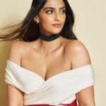 Sonam Kapoor Instagram - Painting the town red in Top : @khaite_ny Skirt and boots : @maisonalaia Styling : @rheakapoor @abhilashatd Styling intern : @niyati.__ Hair and make up : @namratasoni Photography: @thehouseofpixels @vaishnavpraveen Mumbai, Maharashtra