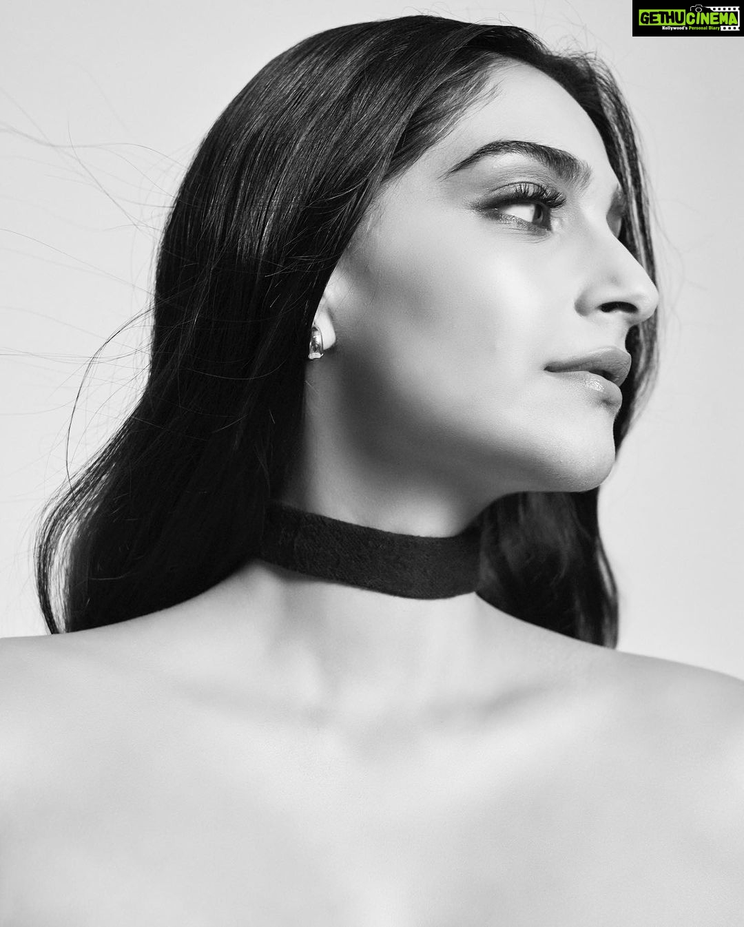 Sonam Kapoor Instagram - Painting the town red in Top : @khaite_ny Skirt and boots : @maisonalaia Styling : @rheakapoor @abhilashatd Styling intern : @niyati.__ Hair and make up : @namratasoni Photography: @thehouseofpixels @vaishnavpraveen Mumbai, Maharashtra