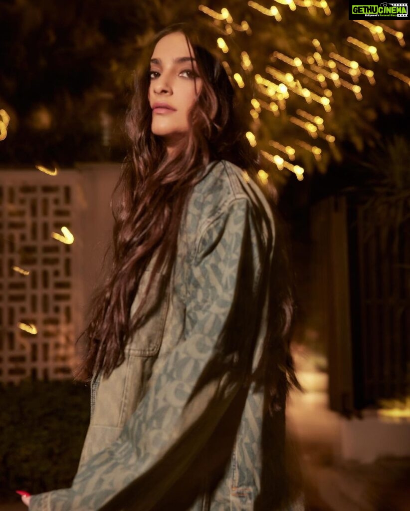 Sonam Kapoor Instagram - 💚❤️ @vegnonveg Our highly anticipated new collection launched at 11:00 AM in-stores and on vegnonveg.com The VegNonVeg leisures collection features a range of denim jeans, jean jackets and blazers with a subtle custom-made VegNonVeg monogram. The collection features heavy-weight cotton denim with laser printed VegNonVeg monogram. The washes and finishes throughout this drop are deliberately distressed to give the garments a worn-in and vintage look for an overall grunge-inspired aesthetic. #vnvfits #vegnonveg
