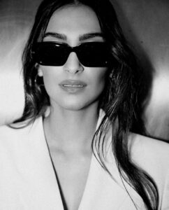 Sonam Kapoor Instagram - For B O S S in Milan
#BeYourOwnBOSS
@boss