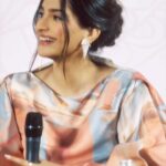 Sonam Kapoor Instagram - Delving into three pivotal trends that I think are timeless - Sustainability, Made In India, and Heritage. Fashion consistently sparks electrifying conversations! A heartfelt thank you to @the_economic_times for the delightful evening!