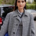 Sonam Kapoor Instagram - At the Burberry show today sporting it's newest threads. Outfit : @burberry Styled by : @rheakapoor Styling assistant: @abhilashatd Make Up : @namratasoni Hair : @hairbyreenap Publicist: @chandnimodha_ Photographer: @sashajairam London, United Kingdom