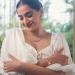 Sonam Kapoor Instagram - Delighted to present ‘My Embrace’ - Zoya’s autograph collection. When a woman fully embraces her all shades and hues, completely and endlessly, she is alive. Each piece in this collection is a celebration of this thought, sparking the joy felt in simply being yourself. Because in every moment, I love to be me. ✨ #alive #myembrace #ZoyaATATAproduct @zoyajewels