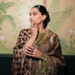 Sonam Kapoor Instagram - Went for the India global forum fireside chat with dearest @authoramish at the gorgeous Nehru Centre at South Audley street. Representing in a lovey Sari by a talented designer @pankaj_s_heritage MUA @gangamakeup @gangamua Hair @peteburkill Photographer @moeez BTS video @vidhigodha Saree - @pankaj_s_heritage Stole - @celine Jewels - @alicecicolini Sandals - @giorgioarmani Styled by @rheakapoor @manishamelwani Style Team - @iambidipto_ @prabhmalait @kasliwalriddhi @vikas_r Nehru Centre London